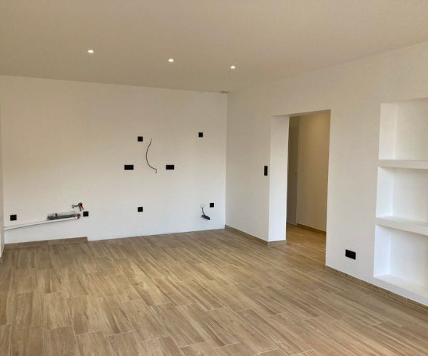 Rénovation des cloisons et préparation des passages de réseaux dans un appartement à Béziers